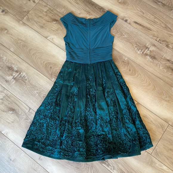 Adrianna Papell Dress. Size 4 - Picture 2 of 12